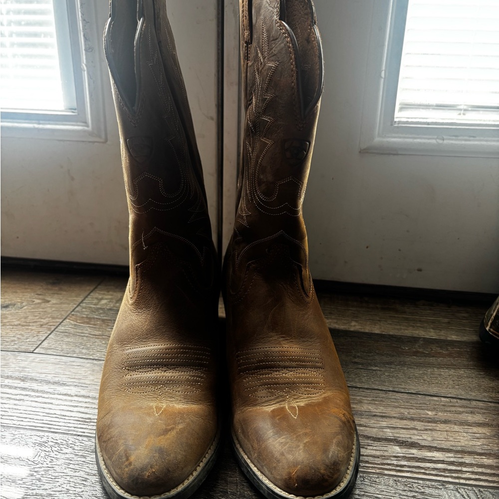 Ariat Tan Leather Western Boots with Stitch Detail